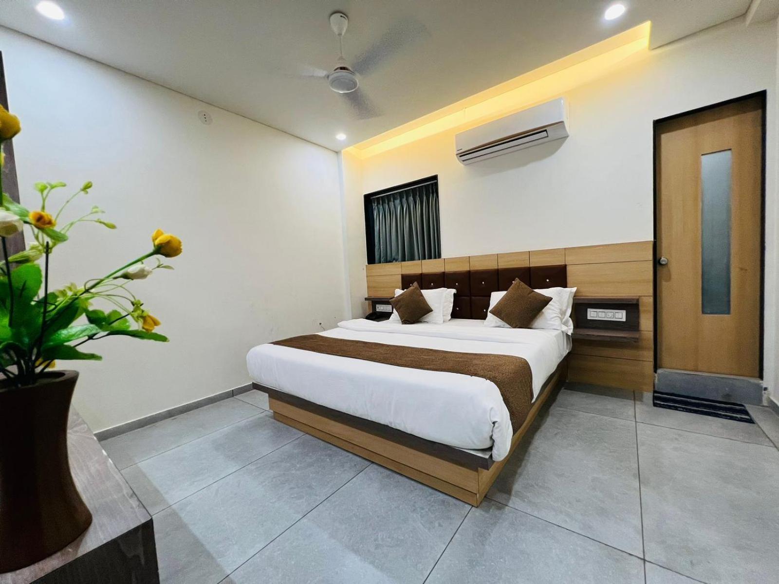 Hotel Venus By Mantram Hospitality Rajkot Luaran gambar